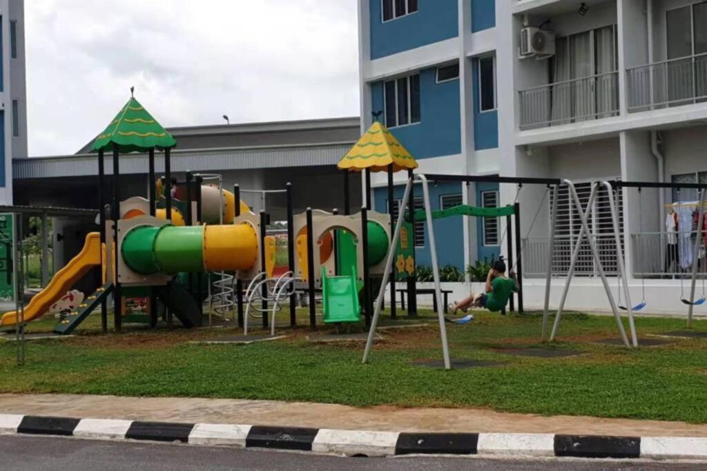 Ike Village Homestay Near With Uitm Kota Samarahan Exterior photo