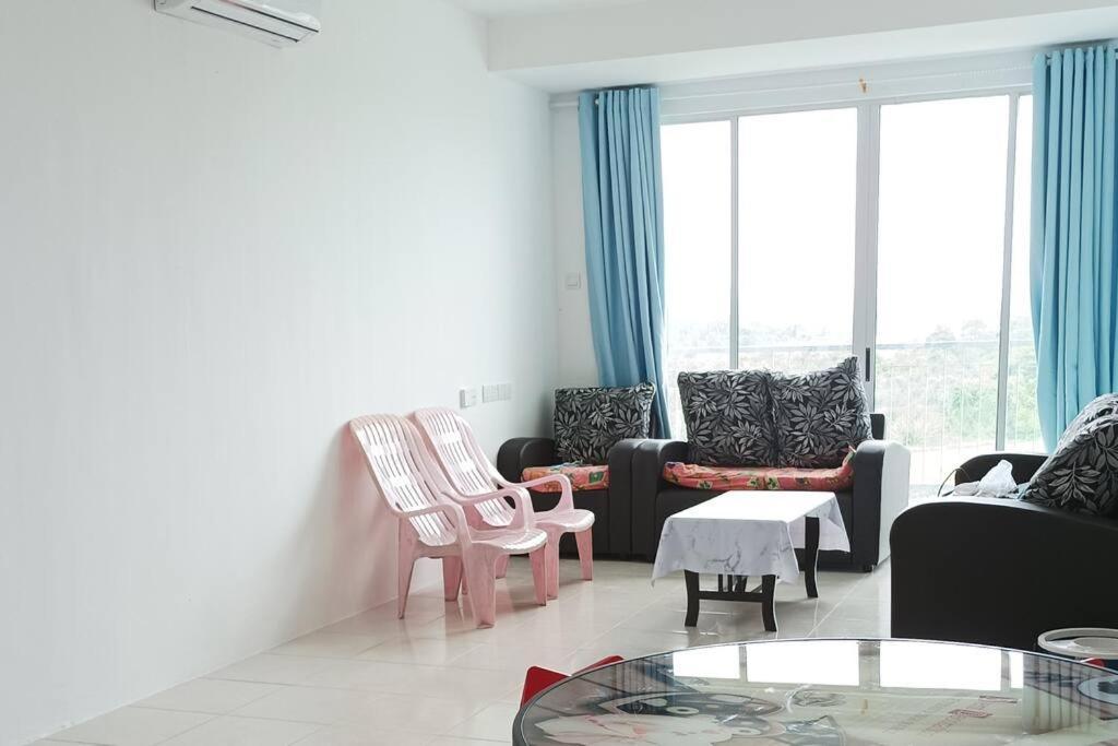 Ike Village Homestay Near With Uitm Kota Samarahan Exterior photo